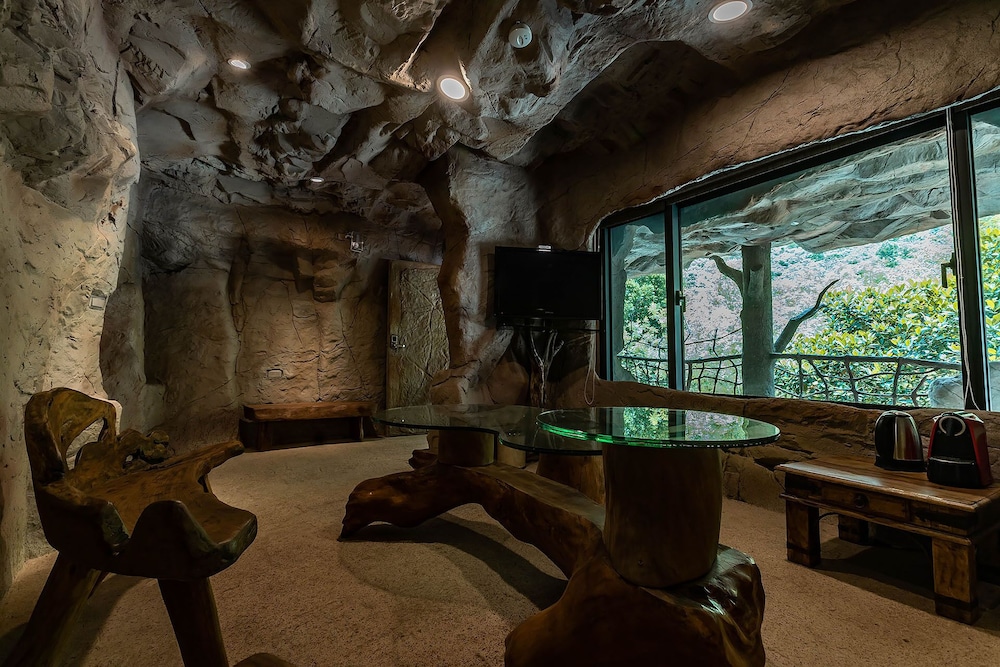 Deluxe Cave For 6 People photo 1