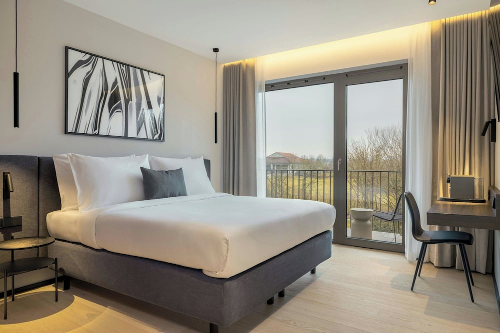 Premium Room, 1 King Bed, City View photo 1