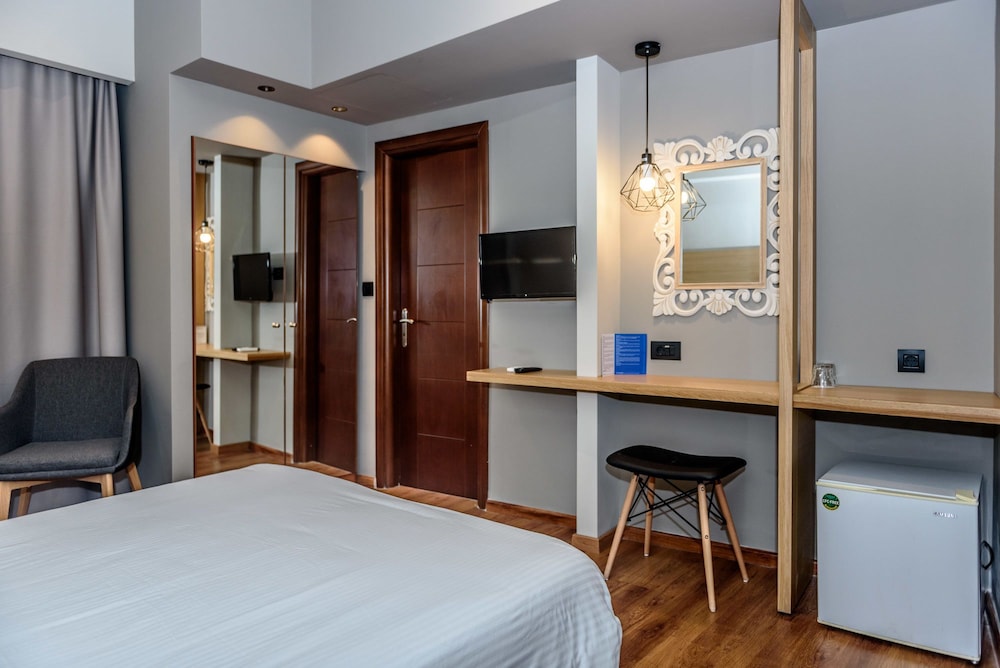 Economy Double or Twin Room (no balcony) - Photo 4
