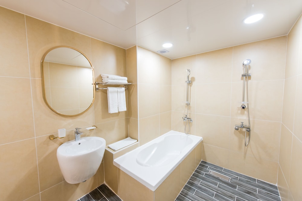 Deluxe Twin Room - Photo 3