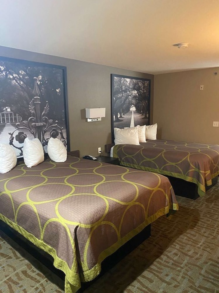 Standard Room, 2 Queen Beds, Non Smoking, Refrigerator & Microwave (1st Floor) - Photo 4