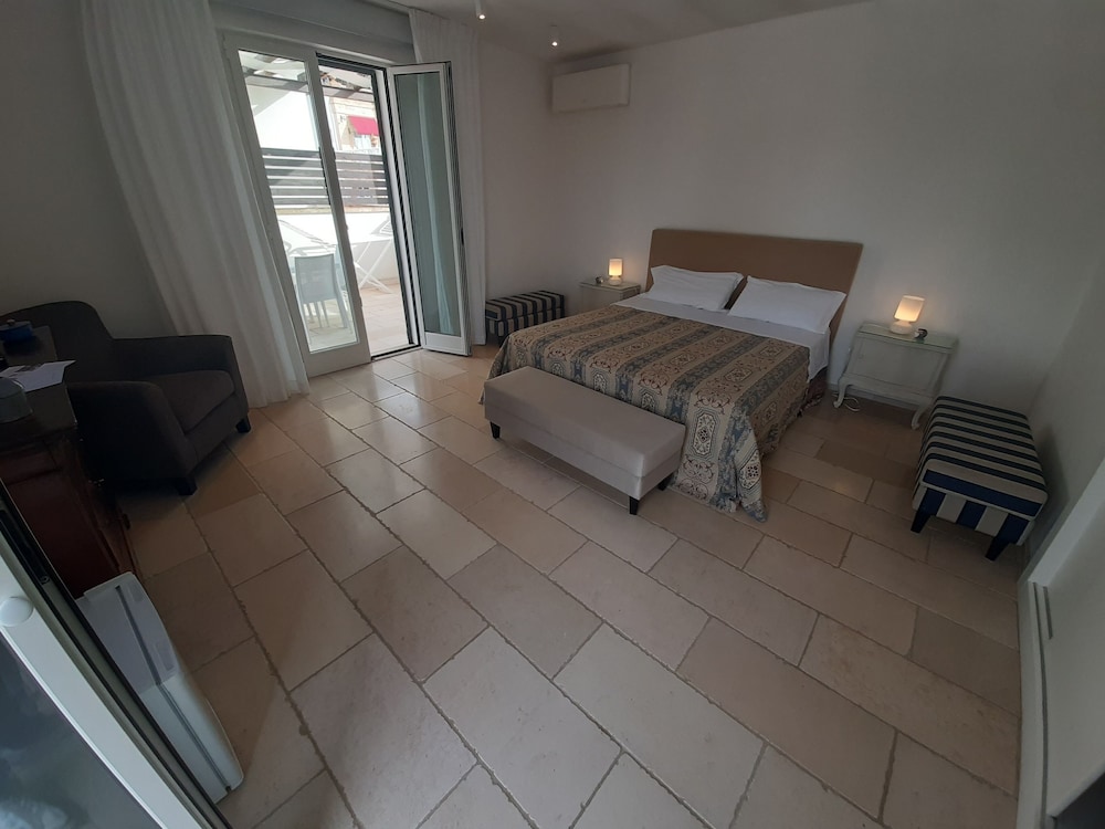 Superior Room, 1 King Bed - Photo 15