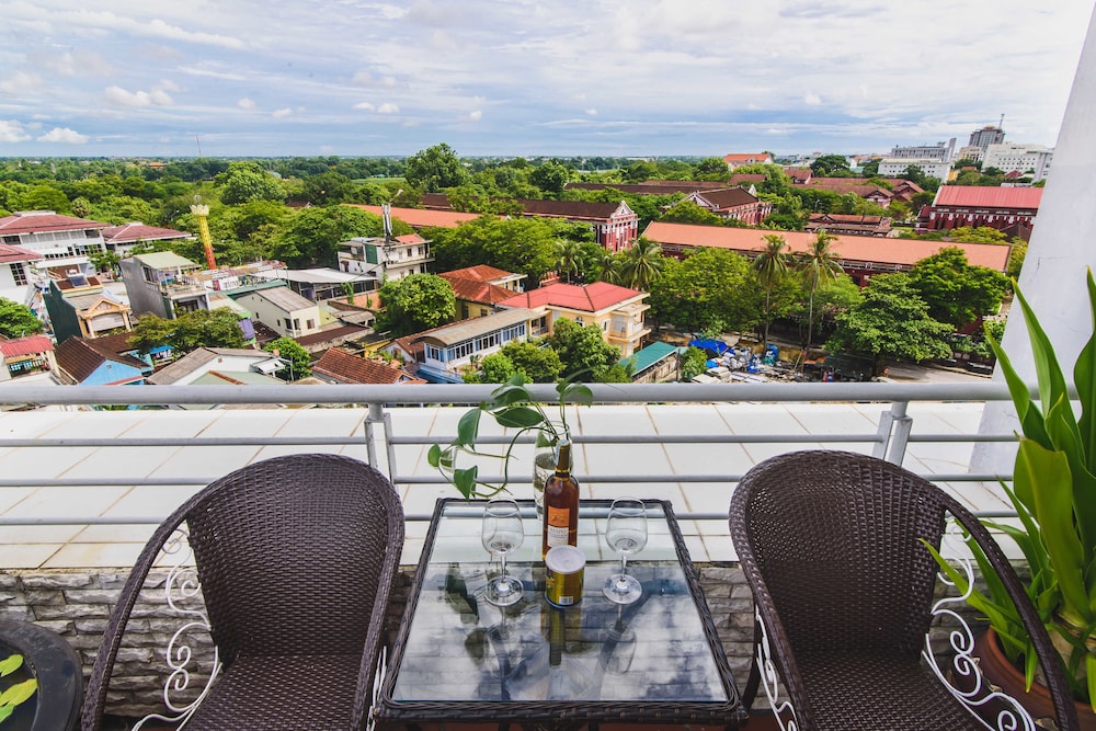 Deluxe Room, City View - Photo 7