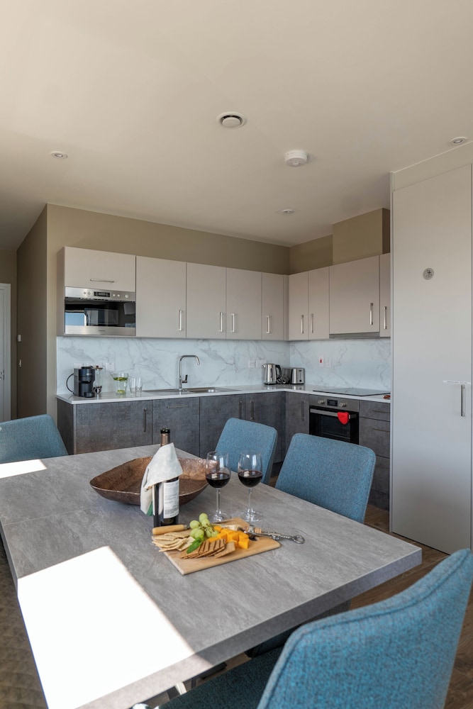 Luxury Apartment, 2 Bedrooms, 2 Bathrooms, Ground Floor