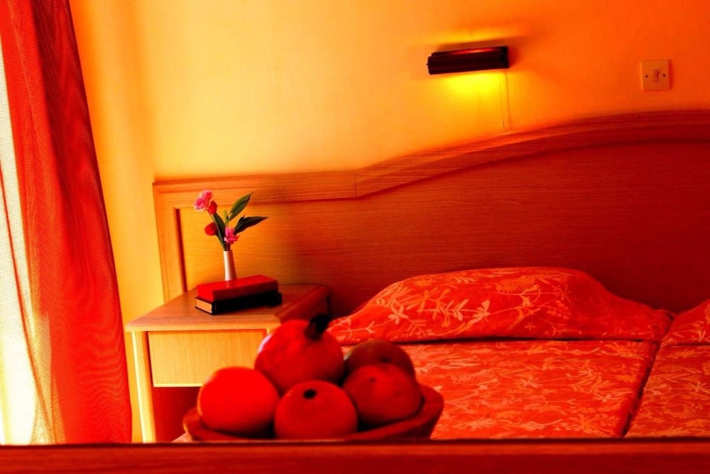 Standard Twin Room - Photo 2