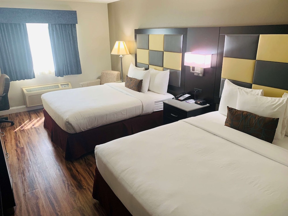Standard Room, 2 Queen Beds, Non Smoking, Refrigerator & Microwave (Pet Friendly) - Photo 1