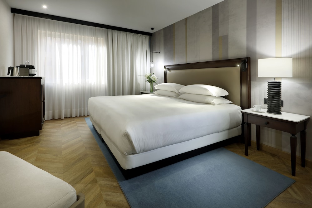 Executive Suite (Regency, with Club Access)