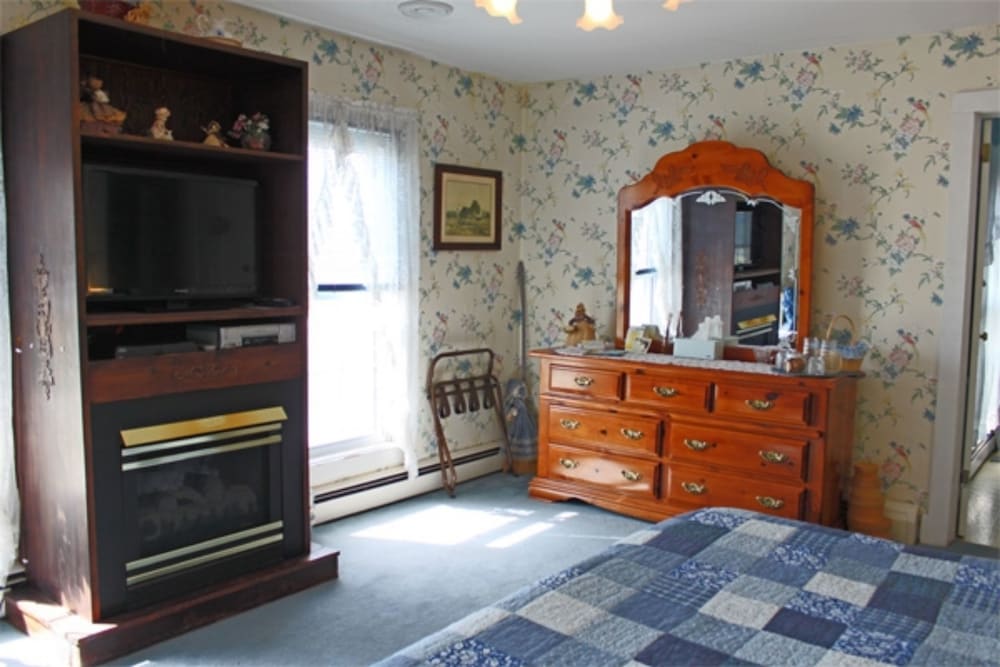 Room, Private Bathroom (Blue)