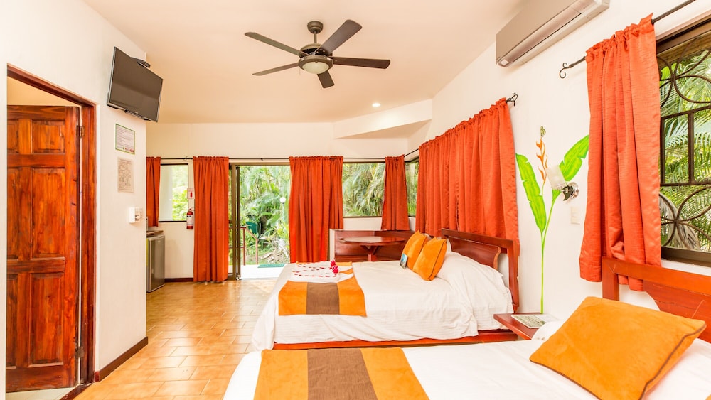 Villa - Photo 1