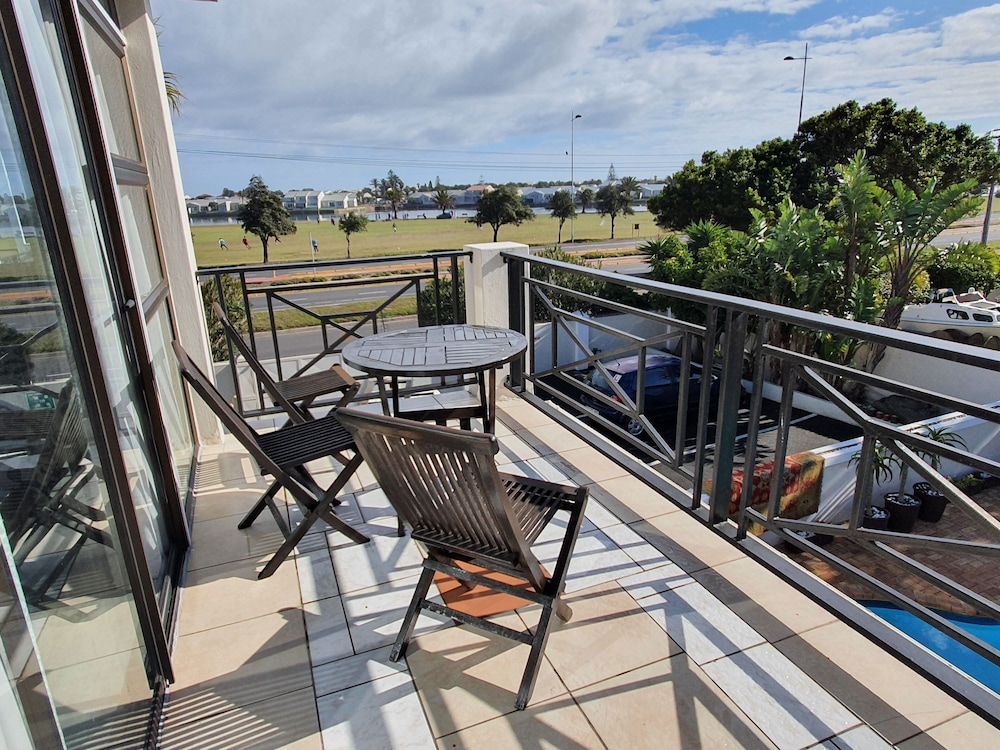 Executive Suite - Photo 8