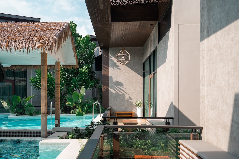 Deluxe Pool Villa with Pool Access - Photo 18