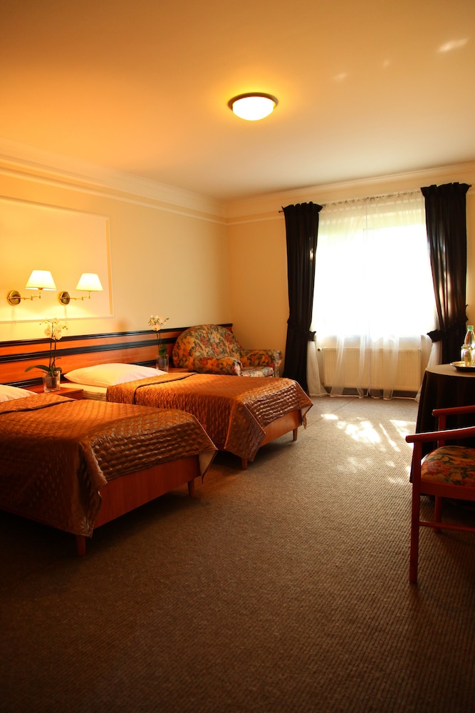 Business Double or Twin Room, Multiple Beds photo 2