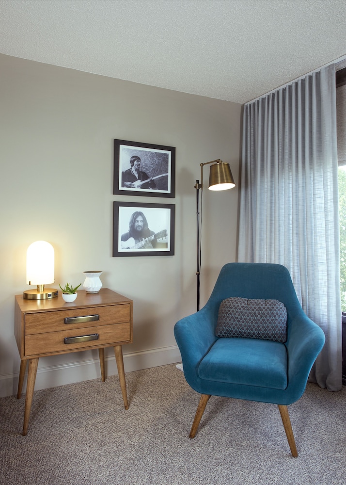 Room, 2 Queen Beds, Corner photo 3