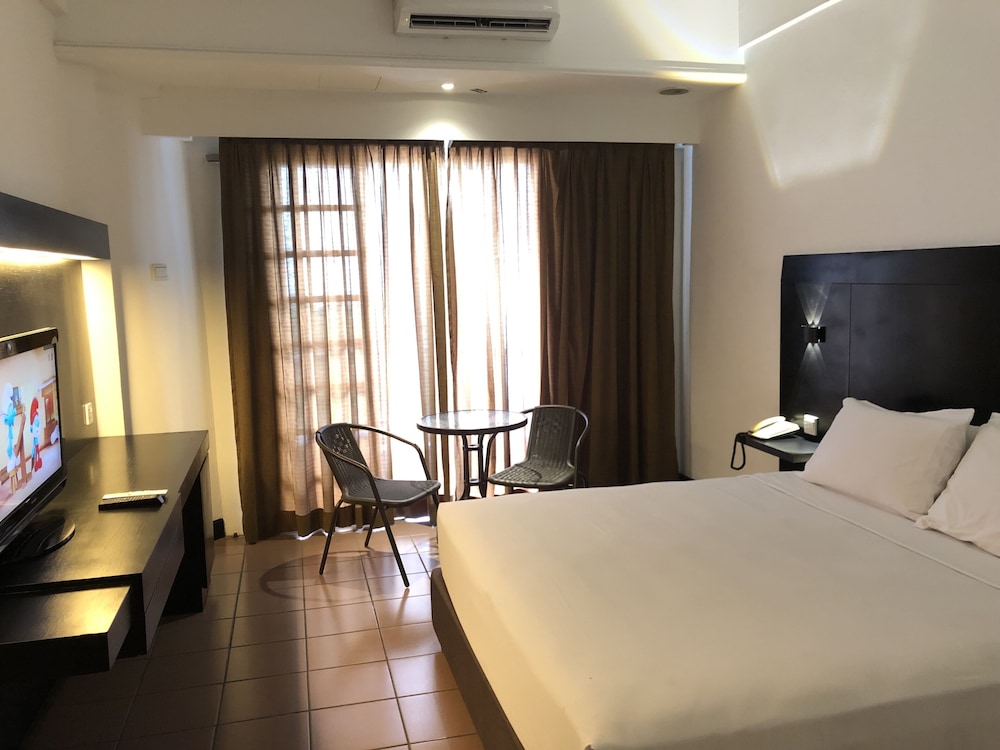 Deluxe Room - Photo 7