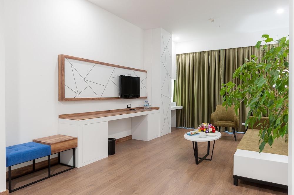 Corner Suite photo 1