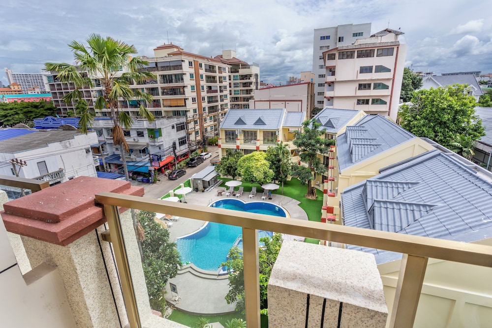 Deluxe Twin Room, Pool View