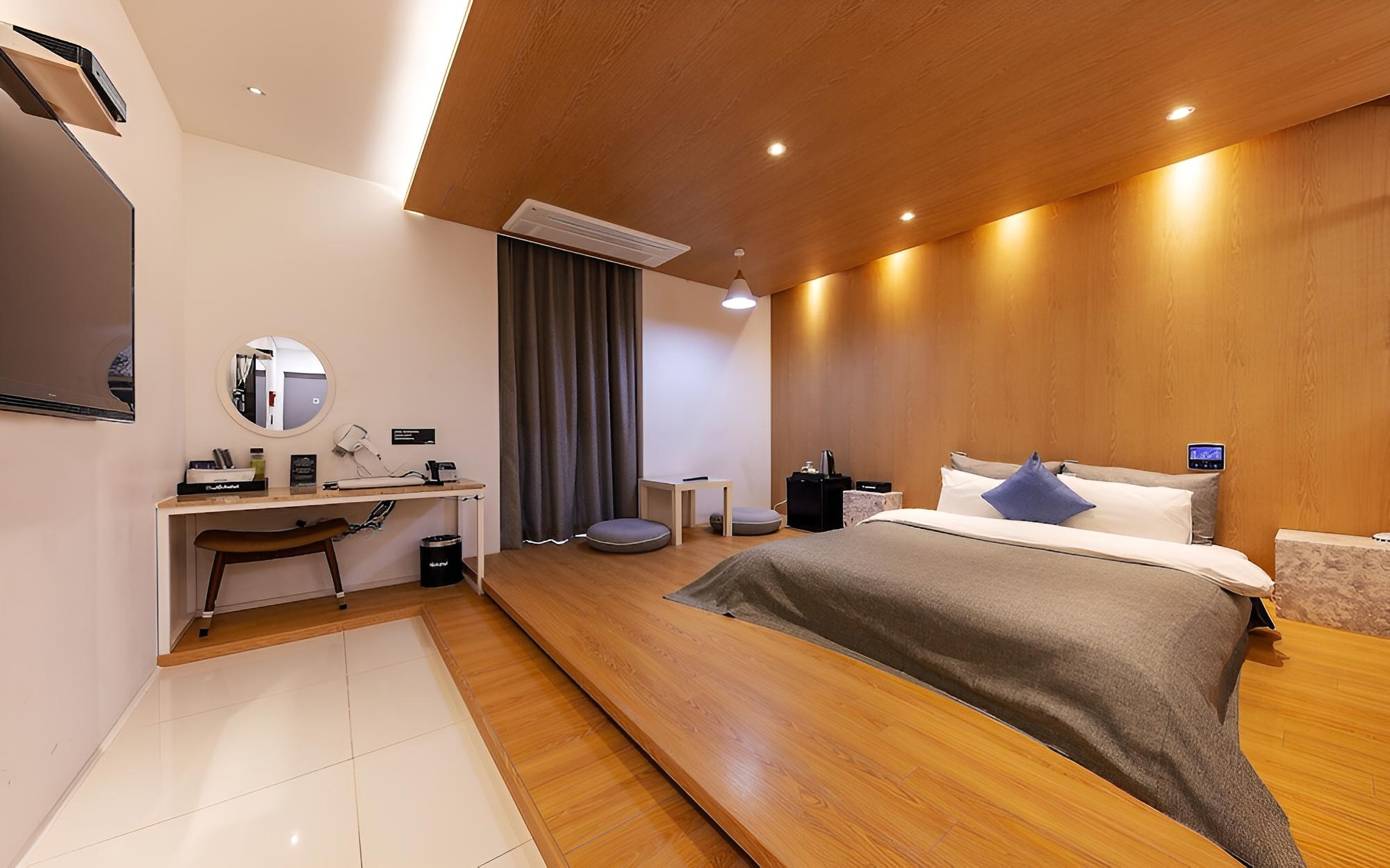 Room (First Superior (No314)) - Photo 1
