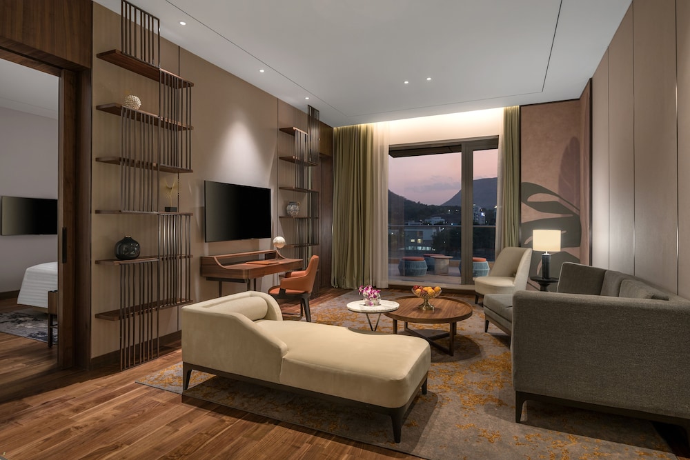 Deluxe Suite - Photo 3