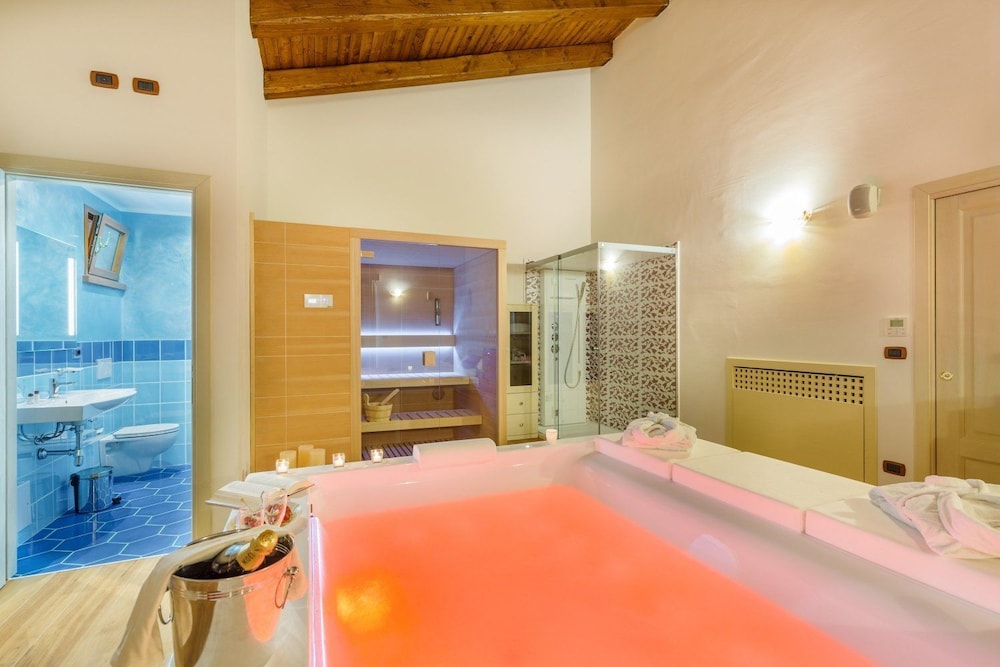 Suite (Intense love with private spa) - Photo 2