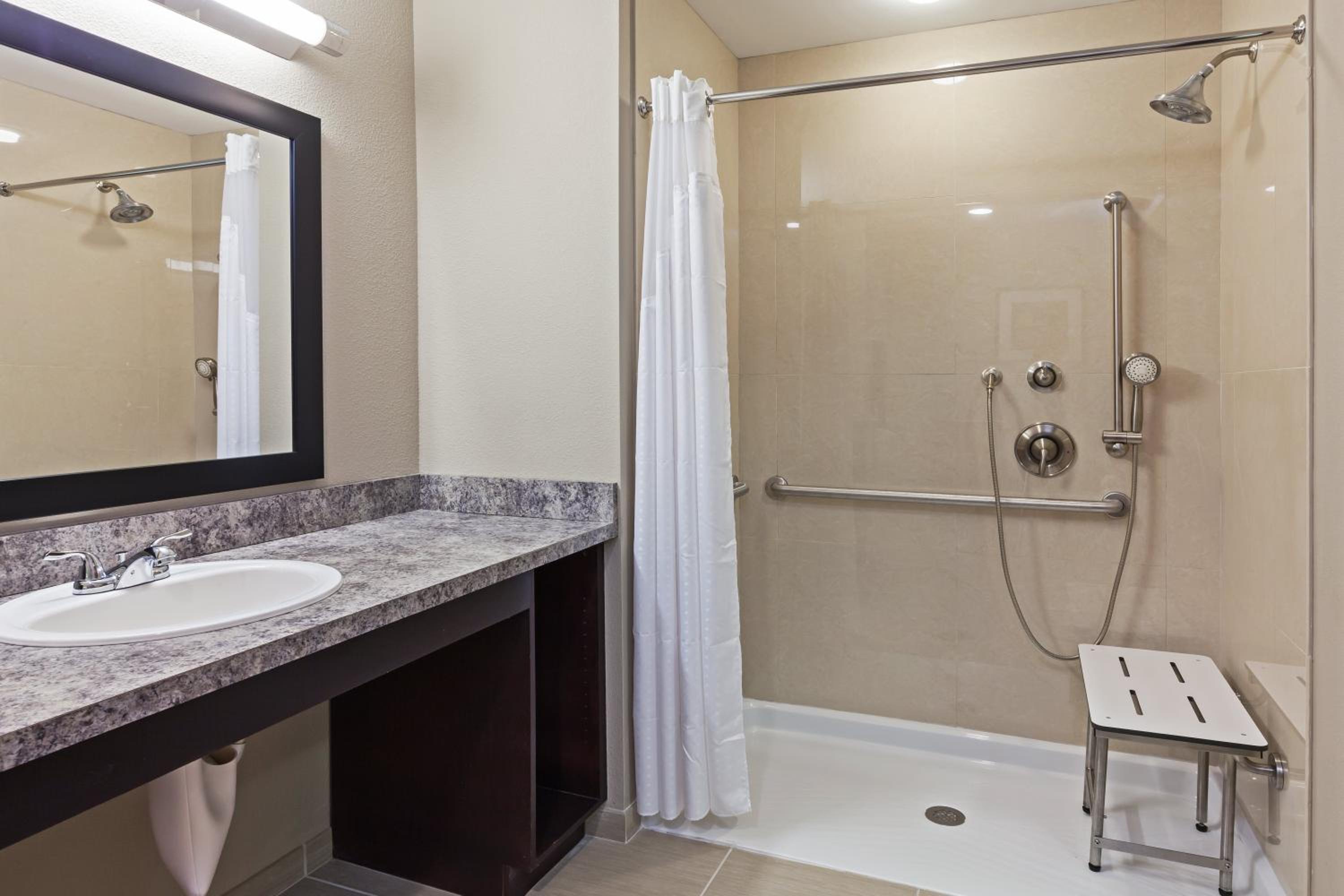 King Room - Mobility Access/Hearing Accessible photo 2
