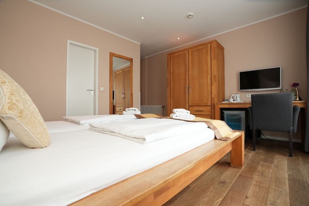 Twin Room - Photo 4
