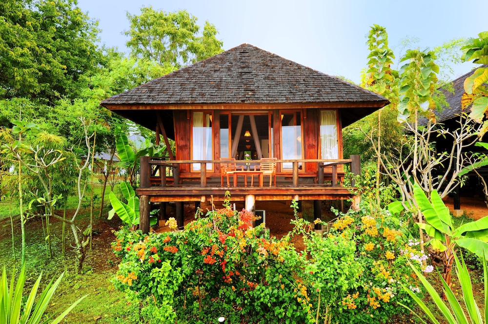 Lake Front Single Villa photo 1