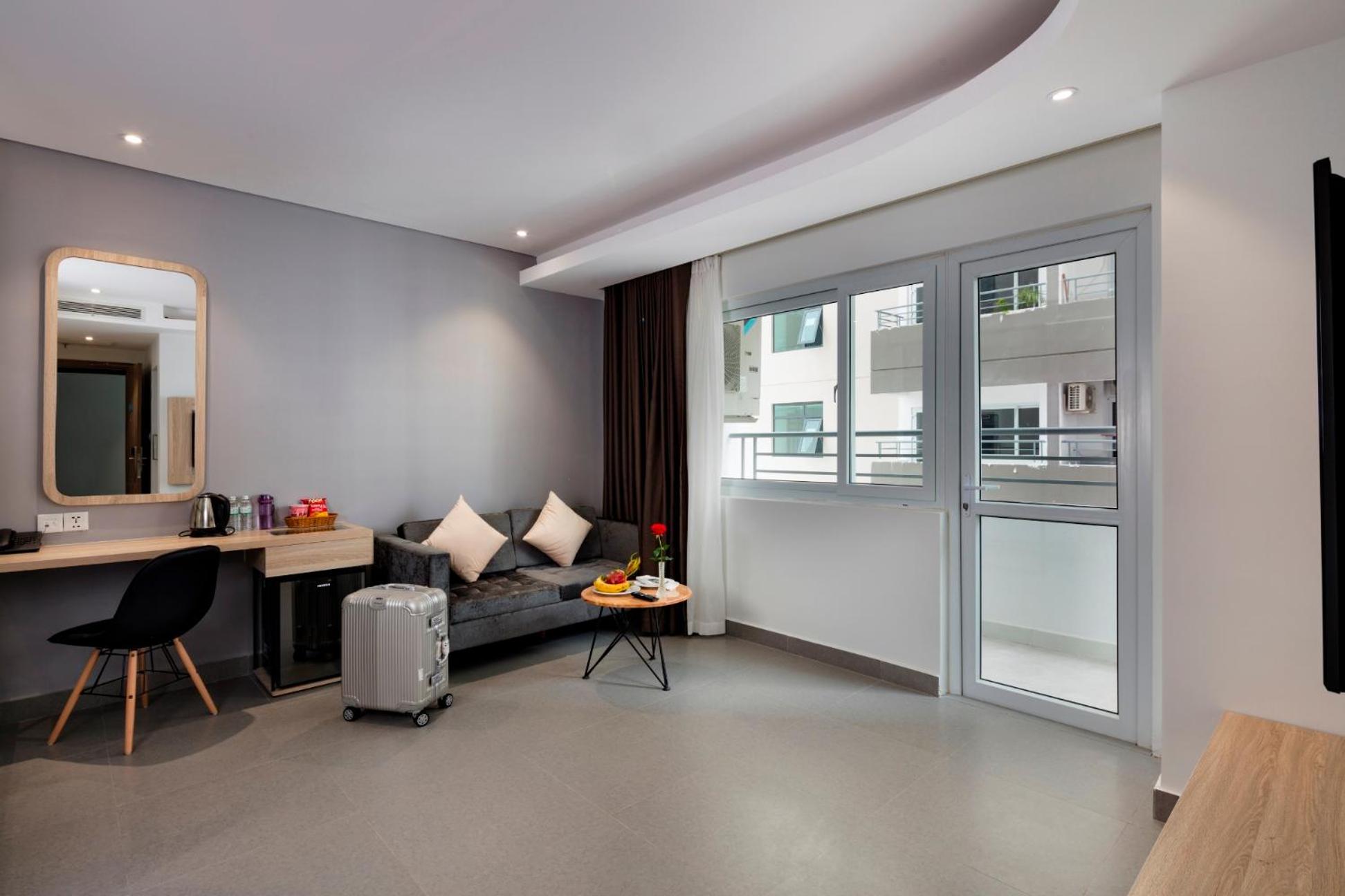 Deluxe Double Room with Balcony photo 2