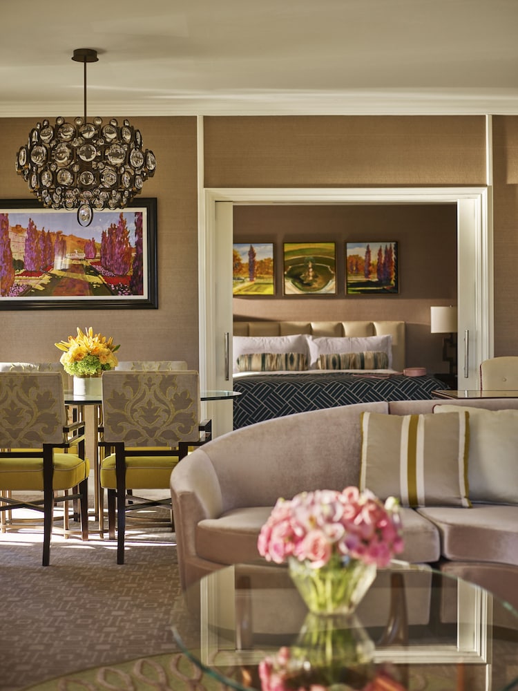 Beverly Hills Suite With Patio