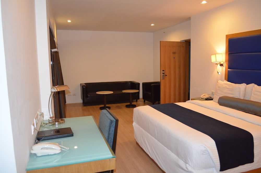 Deluxe Double or Twin Room, 1 Bedroom, Non Smoking, City View photo 2