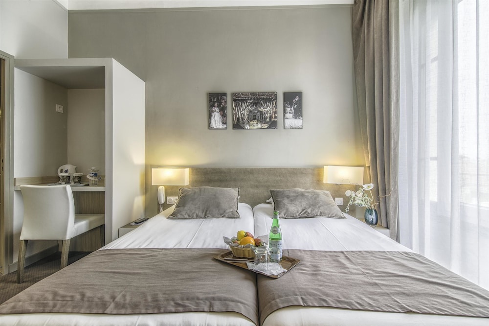 Standard Room, 2 Twin Beds - Photo 31
