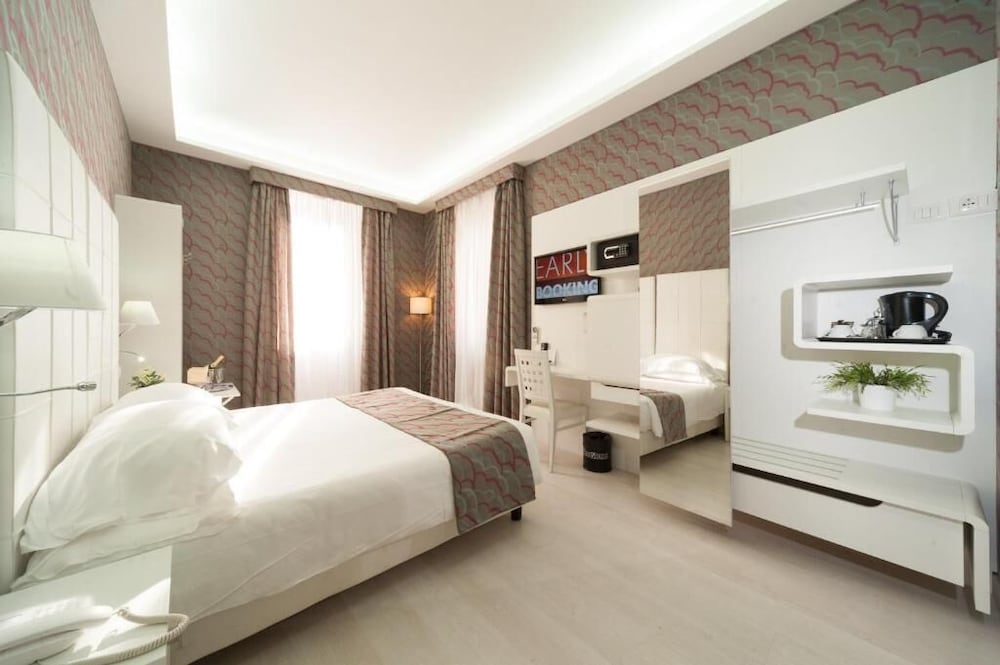 Deluxe Double Room, Balcony, City View photo 2