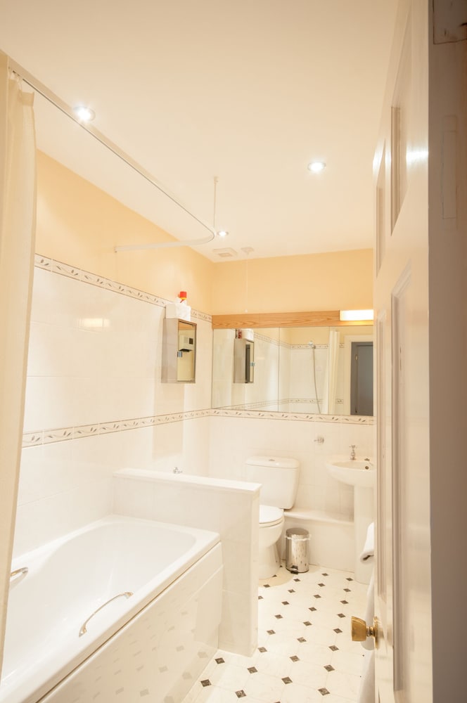 Superior Apartment, Private Bathroom, Sea View (Gilbert (1 Bedroom)) photo 3