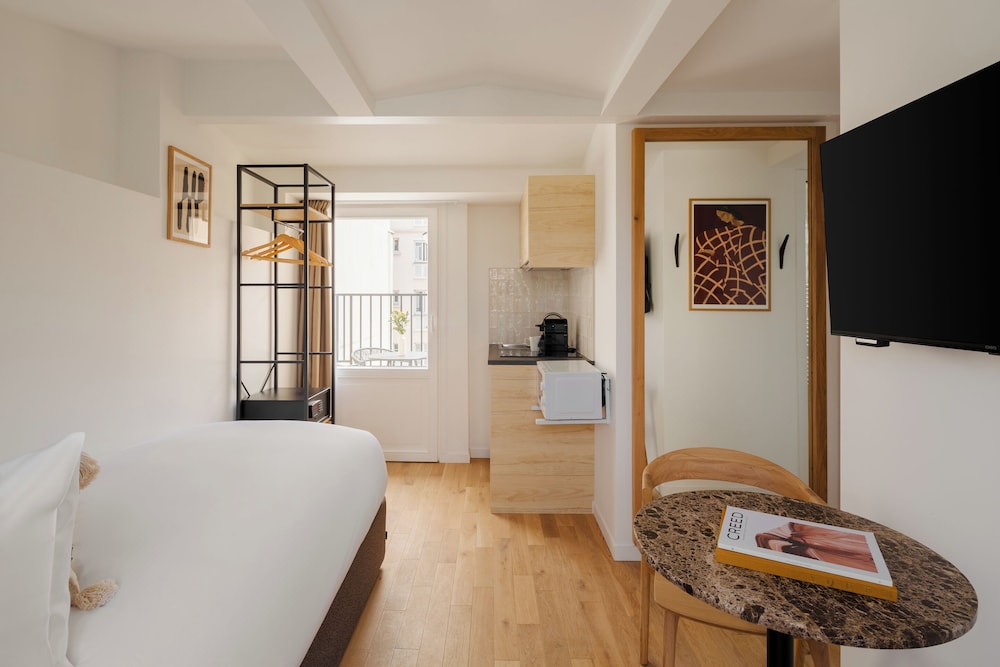 Studio, 1 Twin Bed, Balcony photo 2