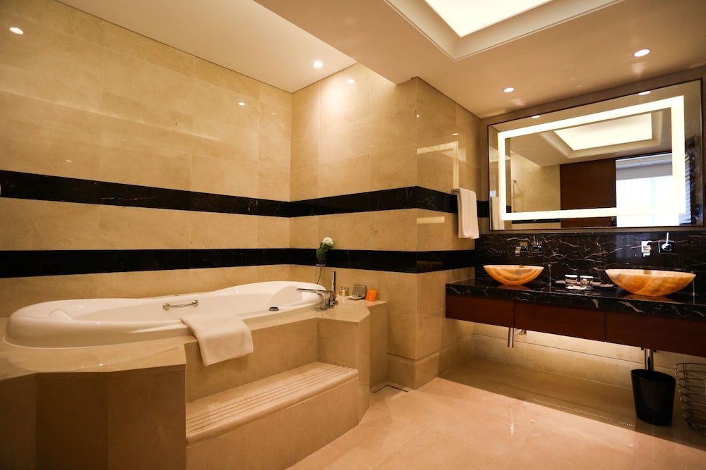 Deluxe Suite Family Twin (Club Access For 2) - Photo 2