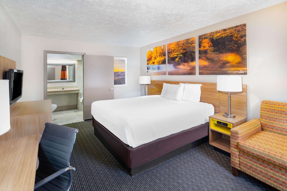 Suite, 1 King Bed, Jetted Tub photo 1