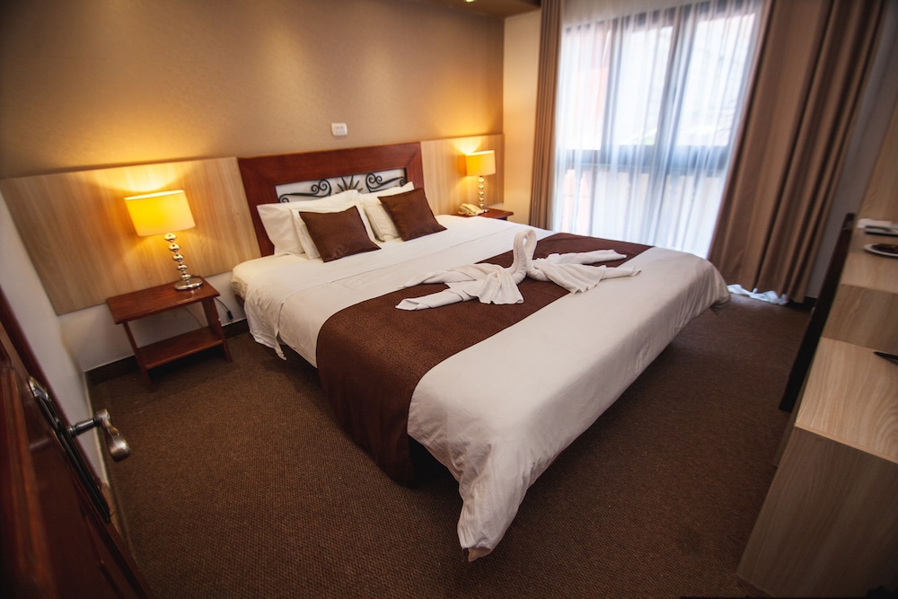 Royal Room, 1 King Bed photo 1