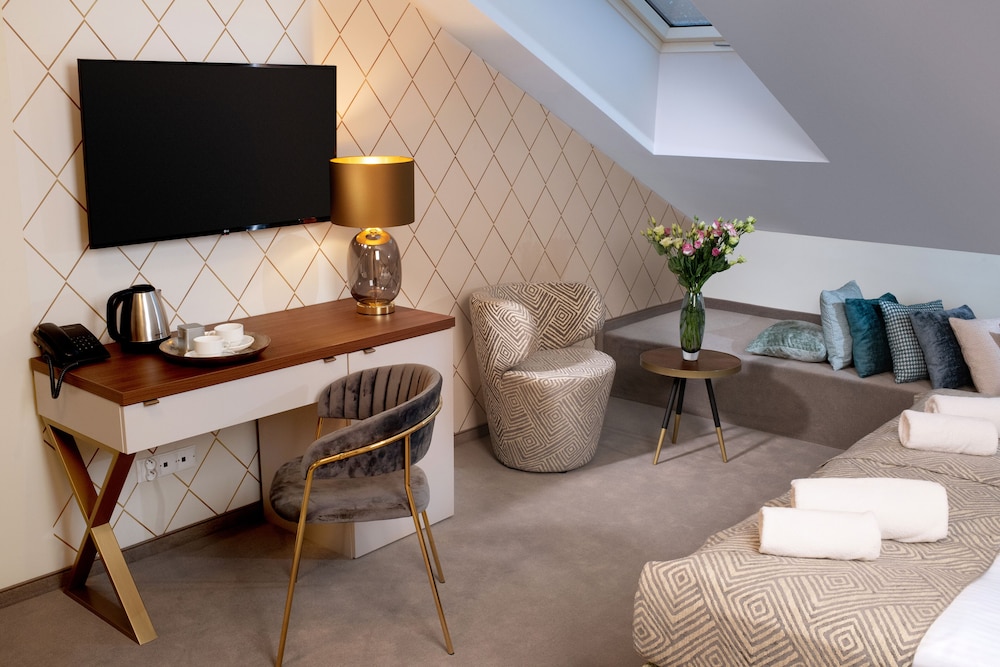Superior Double or Twin Room - Photo 8