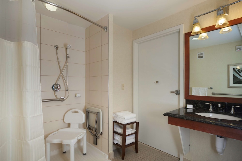 Classic Room, 2 Queen Beds, Accessible (Roll-in Shower) - Photo 5