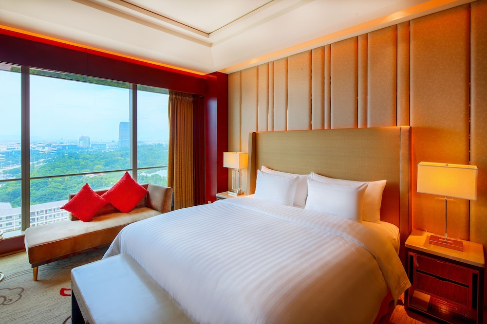 Deluxe King Room photo 3
