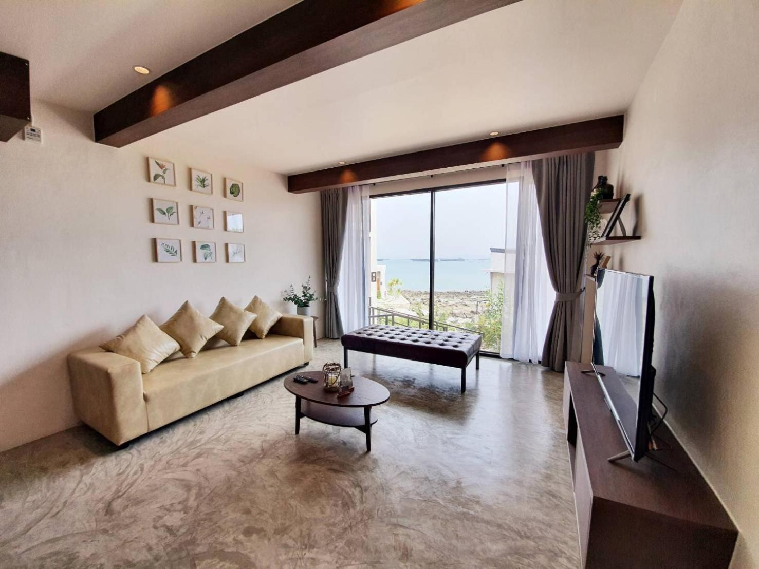 Deluxe Family Room - Photo 17