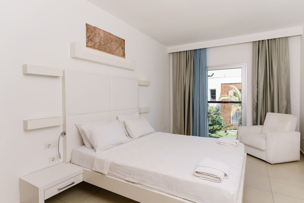 Comfort Suite photo 2