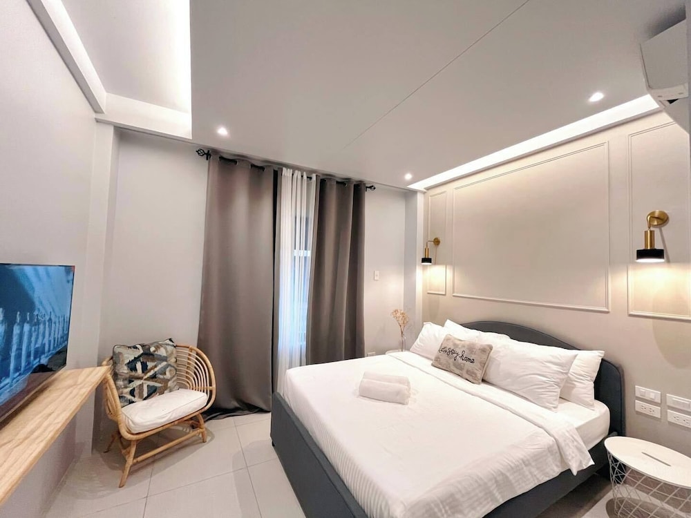 Deluxe Room, 1 Queen Bed, Non Smoking, Air conditioning