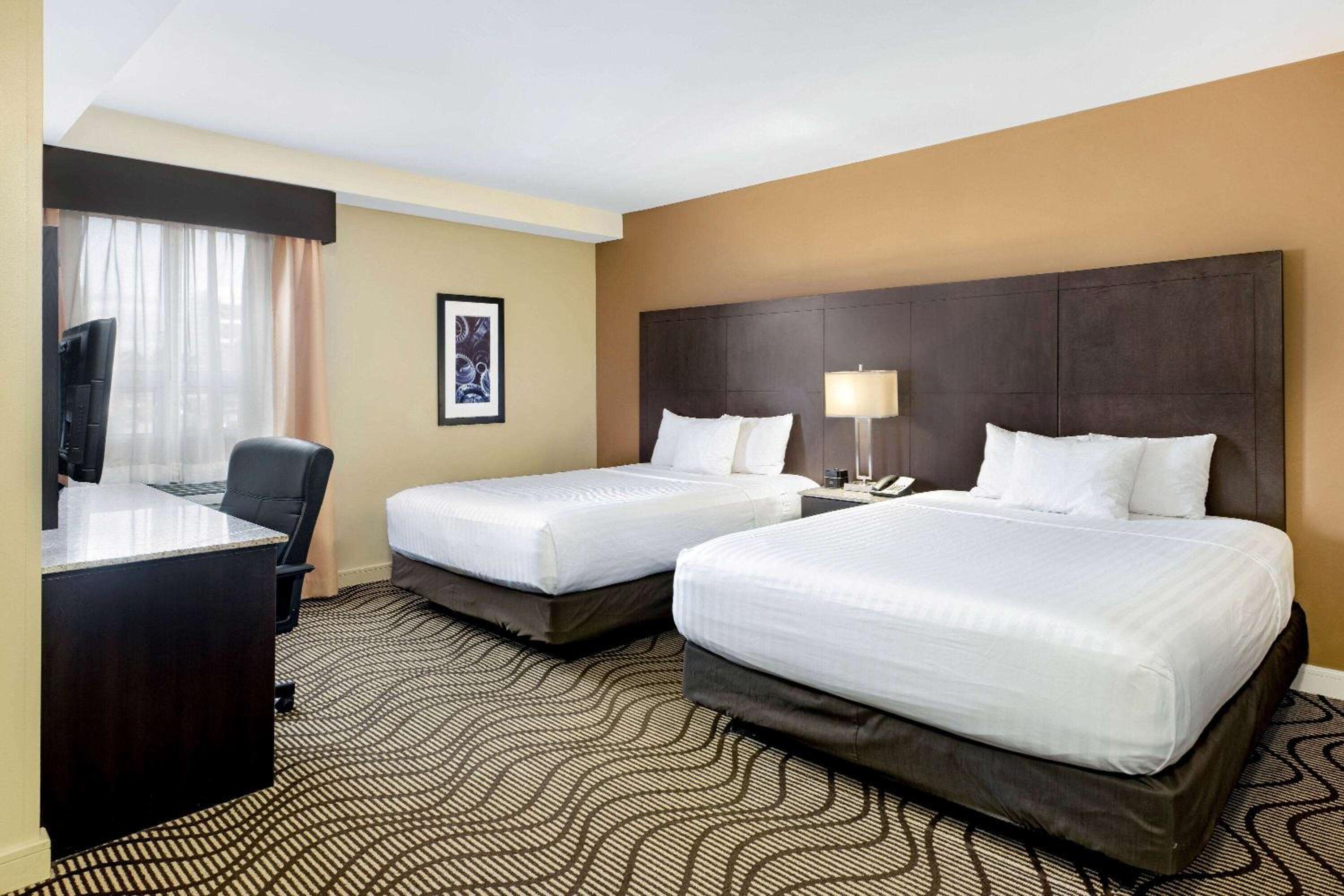 Executive Queen Room With Two Queen Beds photo 2