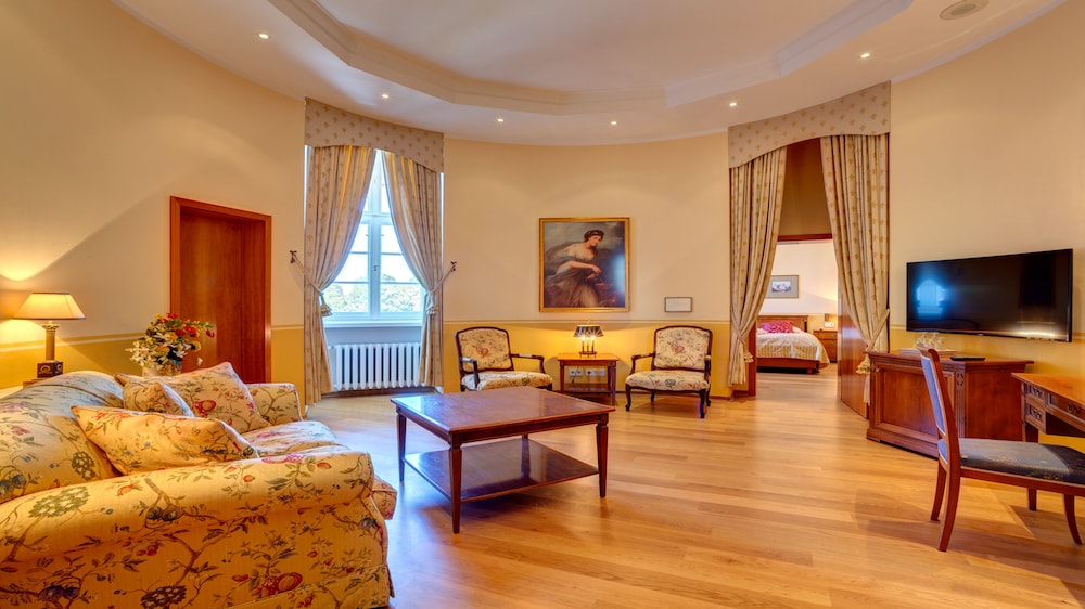 Suite (Schloss-elevator access)