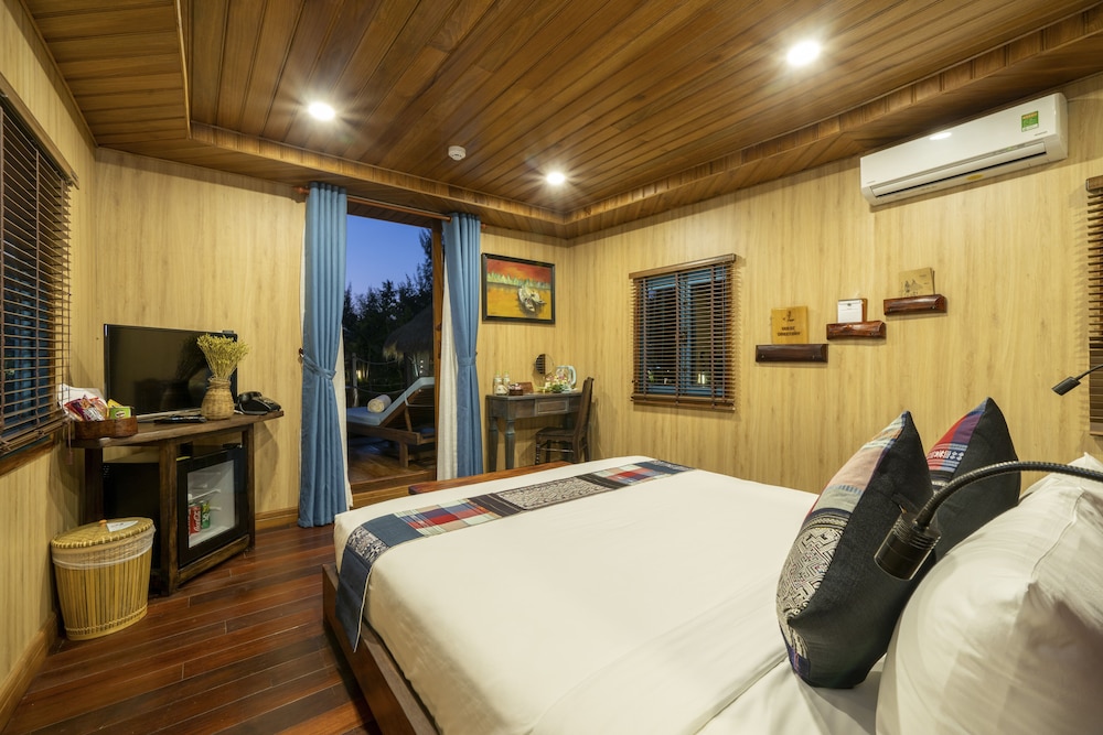 Cabin on Boat - Photo 1