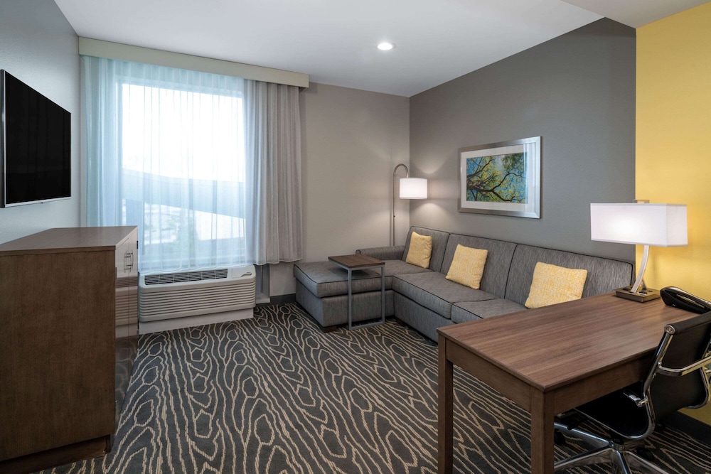Single Room, 1 King Bed, Non Smoking (Mobility and Hearing Impaired) - Photo 4