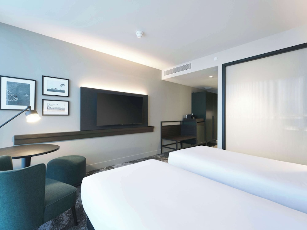 Deluxe Room, 2 Twin Beds thumbnail 6