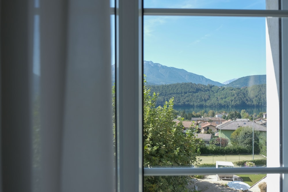 Double or Twin Room, Lake View photo 2