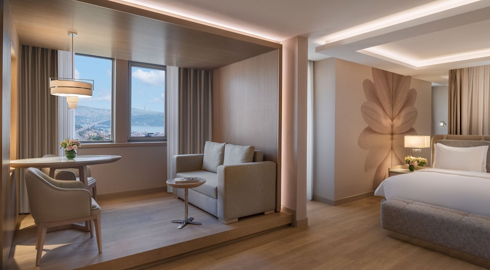 Deluxe Suite, 1 King Bed thumbnail 6