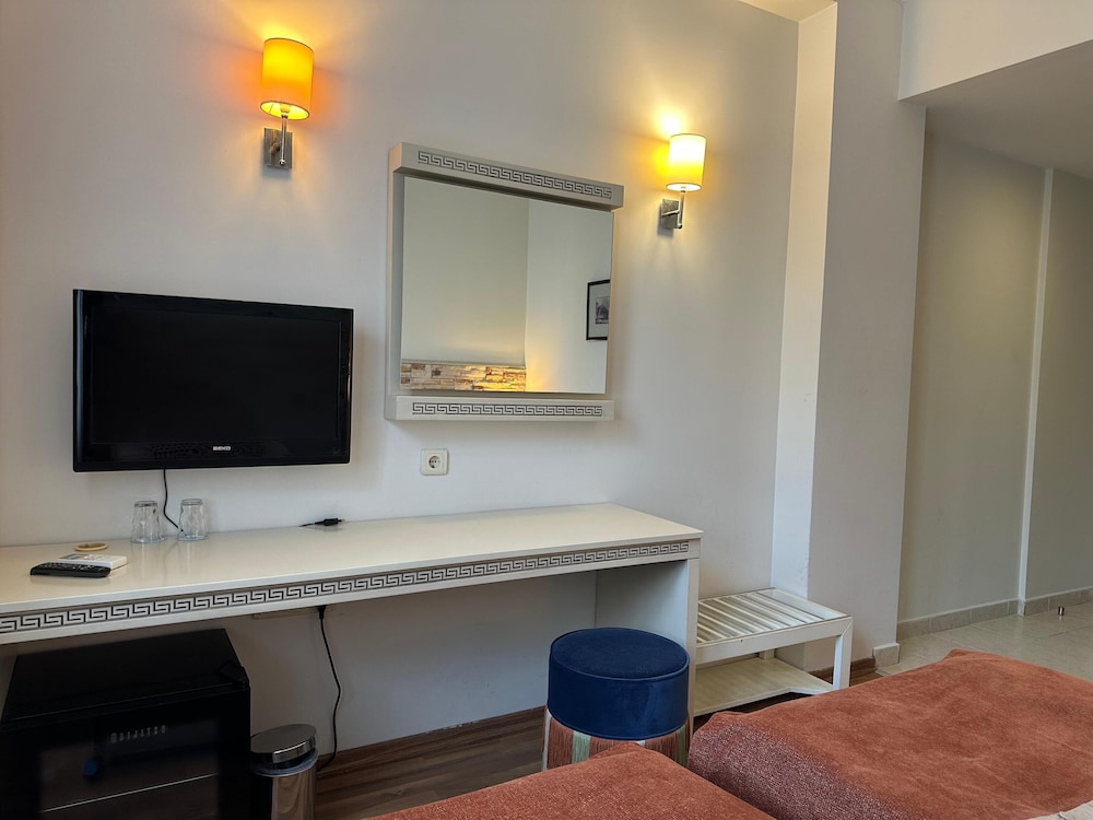 Economy Room, 1 Double or 2 Twin Beds - Photo 5